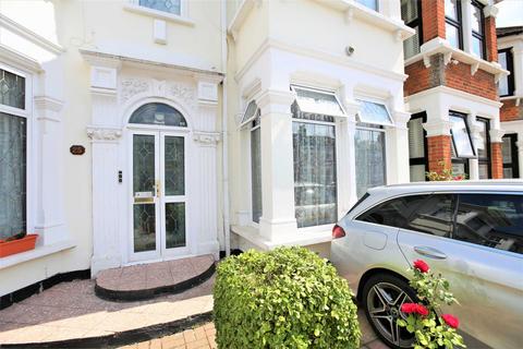 1 bedroom terraced house to rent, Mayfair Avenue, Ilford