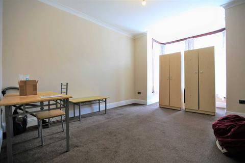 1 bedroom flat to rent, Mayfair Avenue, Ilford