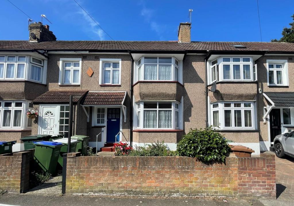 9 Hind Crescent, Erith, Kent, DA8 3BP 3 bed terraced house £200,000