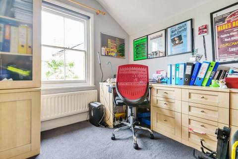 8 Cliddesden Road, Basingstoke, RG21 3DU
