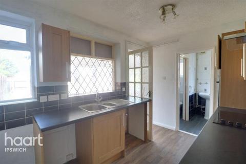 3 bedroom semi-detached house to rent, Robeck Road, Ipswich