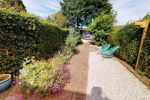 34 Beechwood Road, Northampton, NN5 6JT
