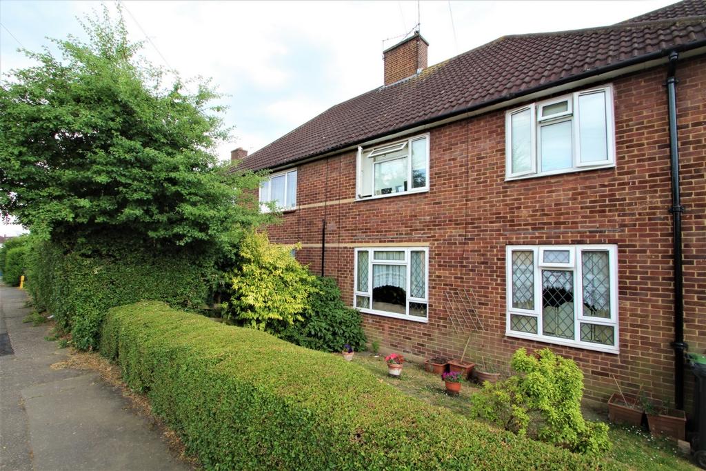 Chequers Road, Loughton 1 bed flat £1,000 pcm (£231 pw)
