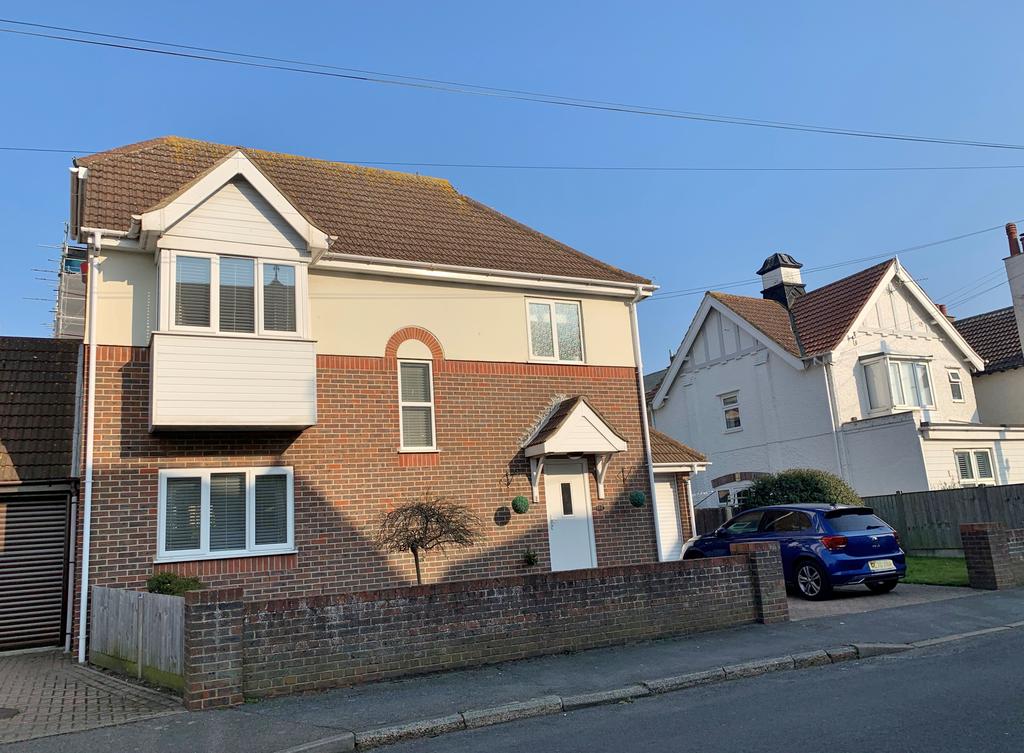 Sandown Road, Deal, CT14 3 bed detached house £465,000