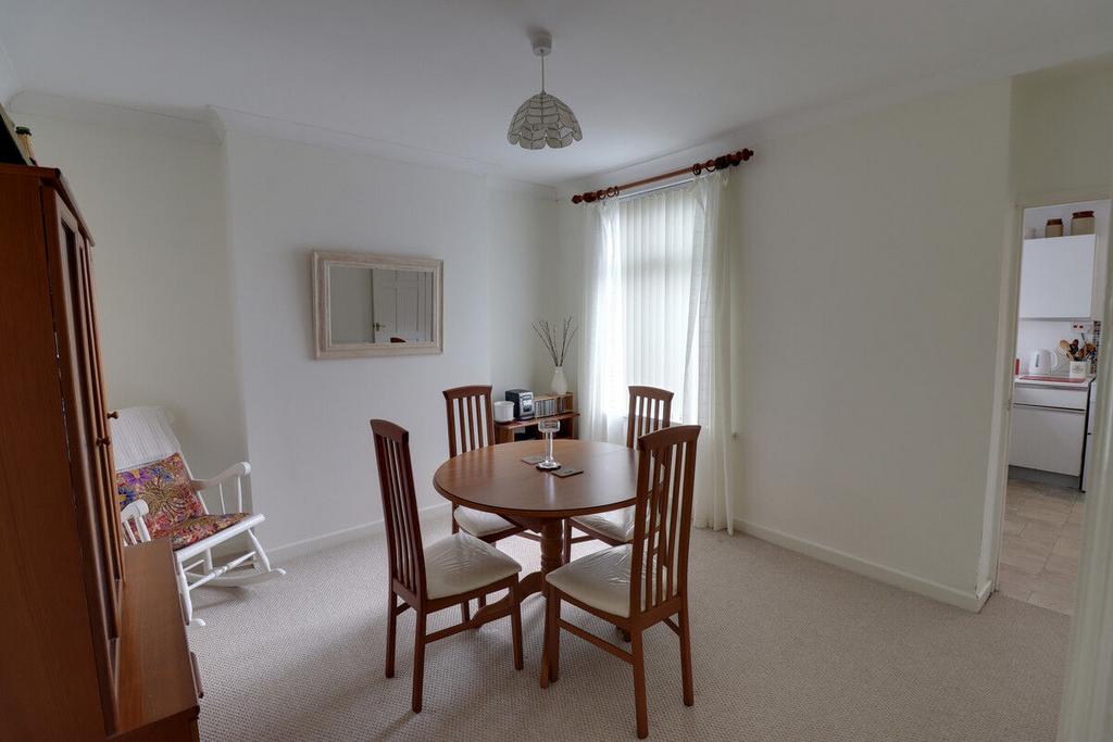 Wainfelin Avenue, Pontypool 3 bed terraced house £155,000