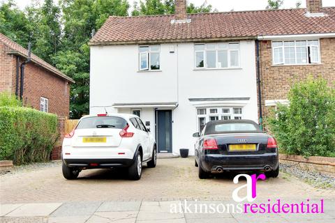 15 Ramscroft Close, London, N9 9JY