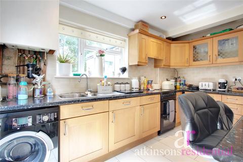 15 Ramscroft Close, London, N9 9JY