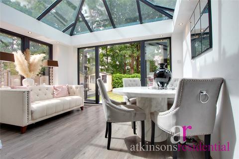 15 Ramscroft Close, London, N9 9JY