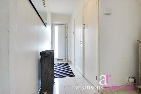 15 Ramscroft Close, London, N9 9JY