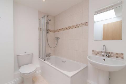 Flat 6, 61 Arragon Road, Twickenham, TW1 3NG
