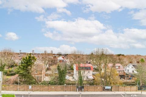 Flat 6, 61 Arragon Road, Twickenham, TW1 3NG