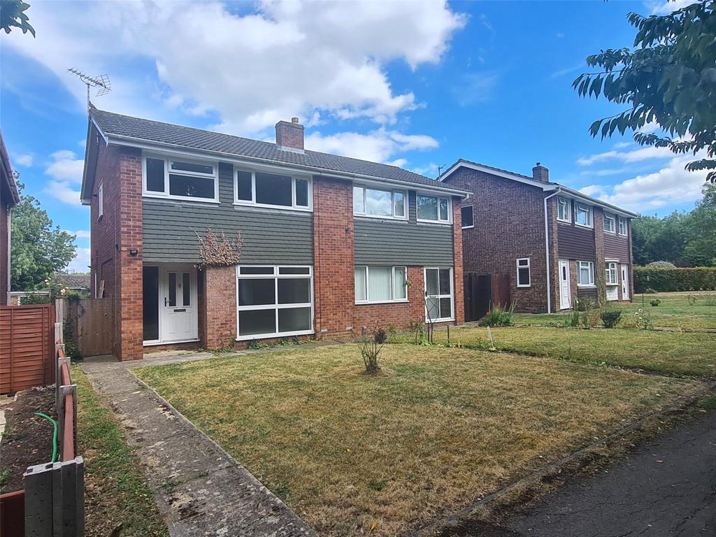 Close, Abbeydale, Gloucester... 3 bed semidetached house £