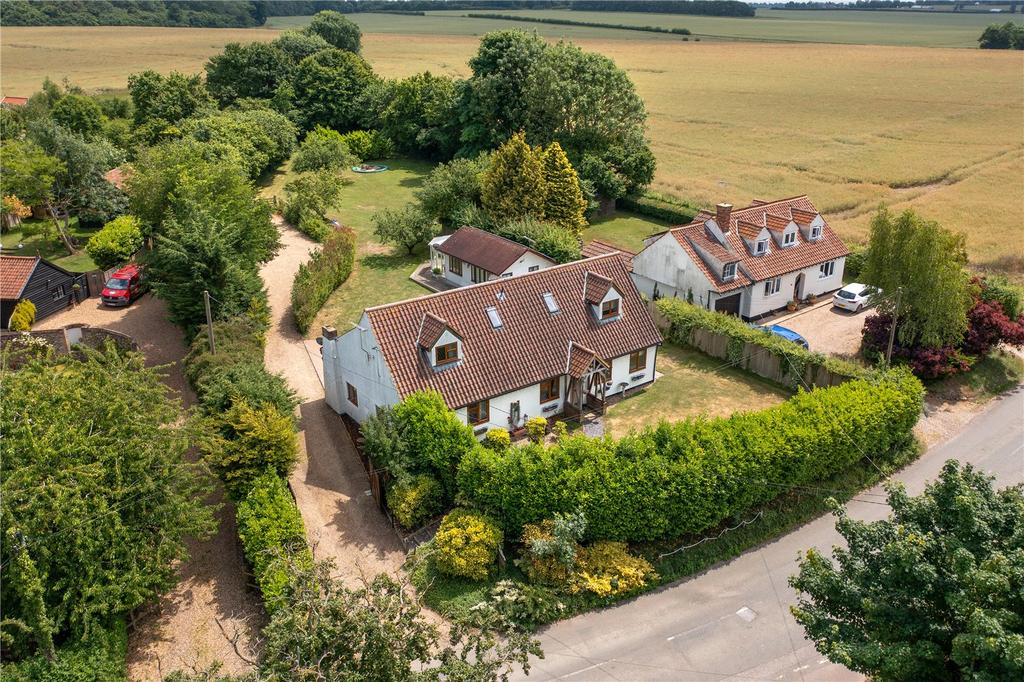 Streetly End, West Wickham, Cambridge, Cambridgeshire 6 bed detached