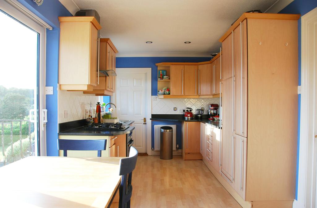 Wellington Parade, Walmer, Deal, Kent, CT14 5 bed detached house £