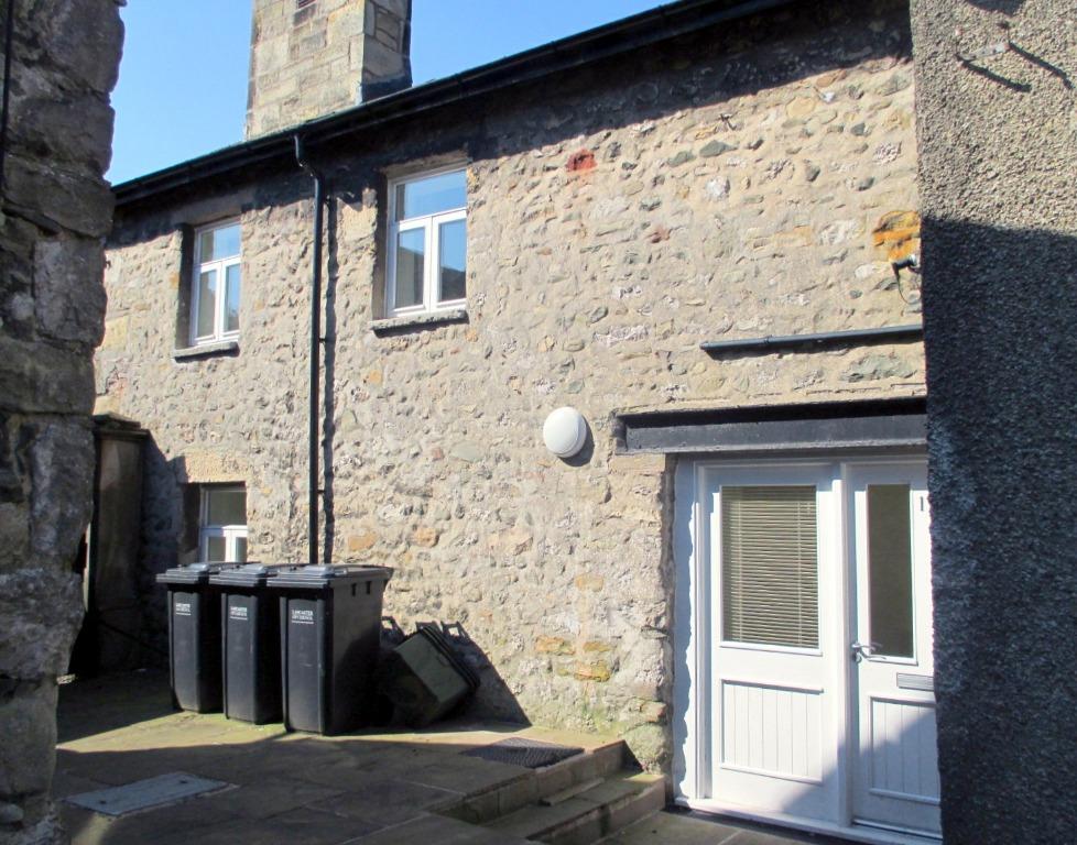 Bolton Lane, BoltonleSands, LA5 2 bed flat £650 pcm (£150 pw)