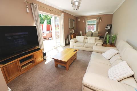 6 Stanwell Close, Stanwell, Staines-upon-thames, TW19 7LL