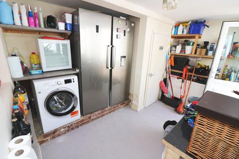 6 Stanwell Close, Stanwell, Staines-upon-thames, TW19 7LL
