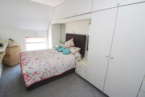 6 Stanwell Close, Stanwell, Staines-upon-thames, TW19 7LL