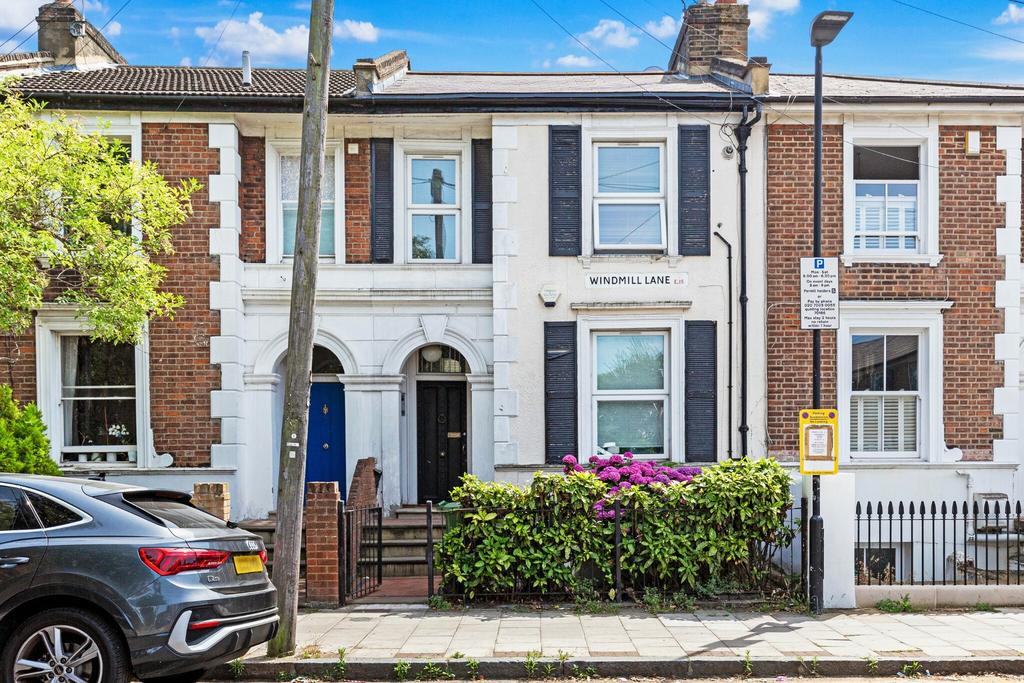Windmill Lane, Stratford, E15 3 bed terraced house £2,300 pcm (£531 pw)