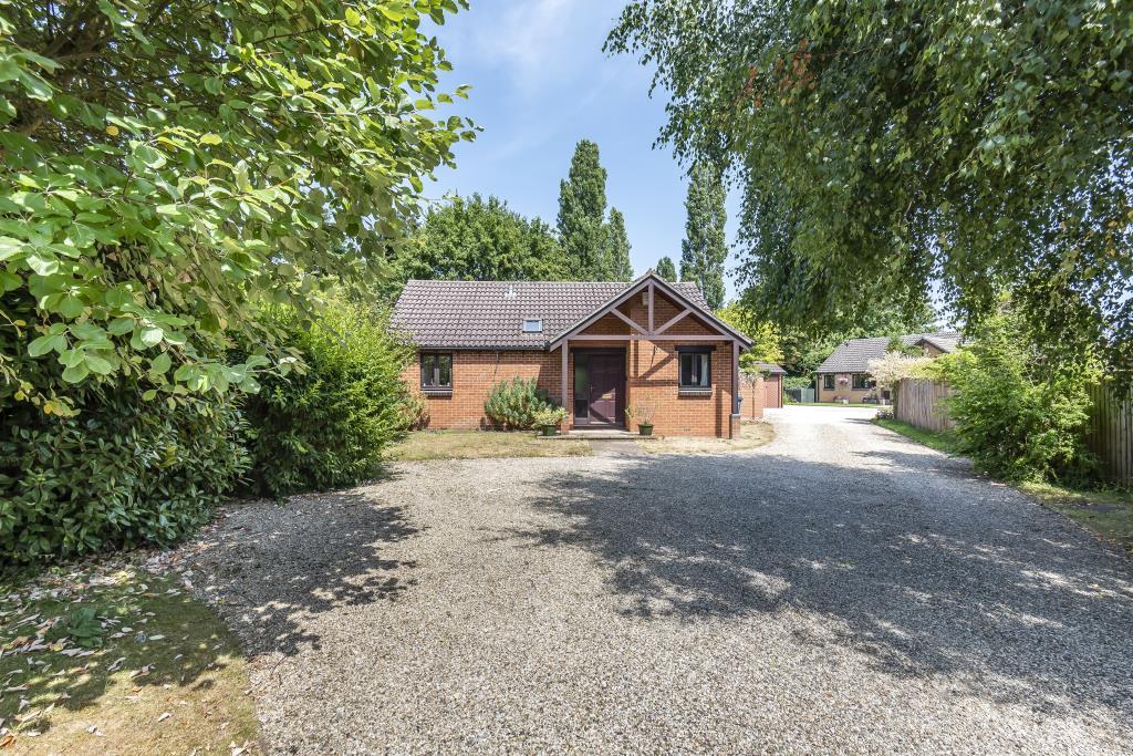 Cherwell Drive, Marston, OX3 3 bed detached bungalow £1,500 pcm (£346 pw)