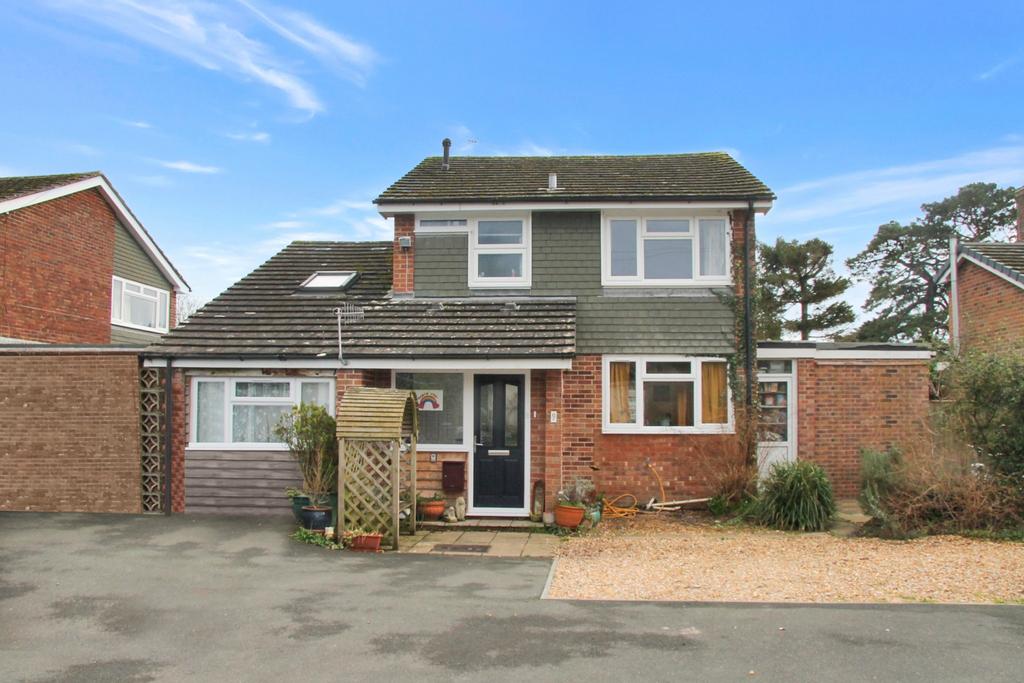 Wickham, Hampshire 3 bed detached house for sale £575,000