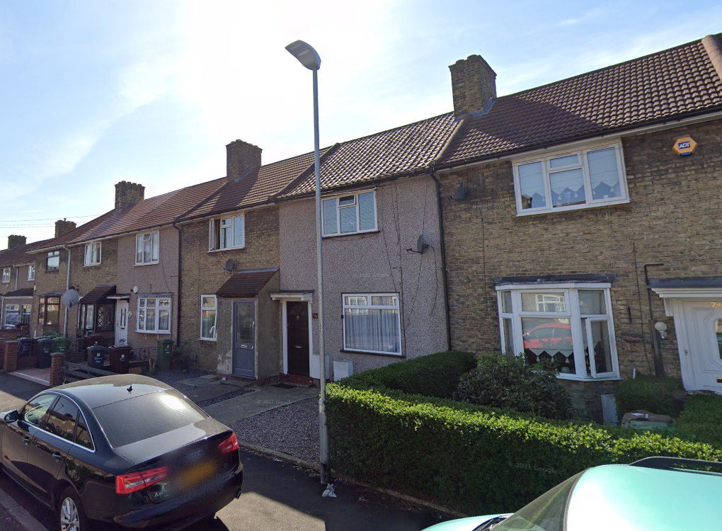 Bonham Road, Dagenham RM8 2 bed terraced house £1,400 pcm (£323 pw)