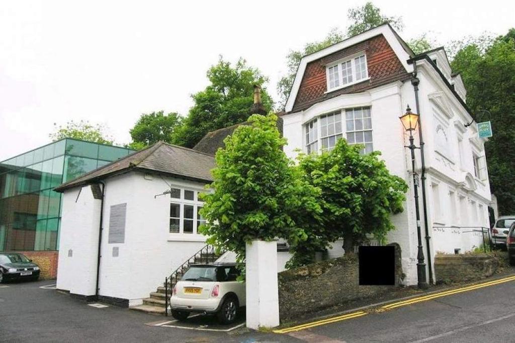 Mill Lane, Godalming, GU7 1EY Office to rent £1,313 pcm (£303 pw)
