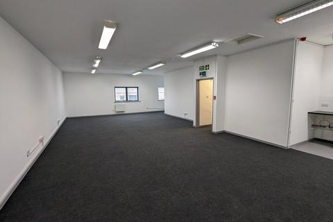Office to rent, Unit 15 Boundary Business Centre, Woking Surrey, GU21 5DH