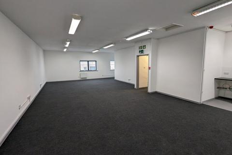 Industrial unit to rent, Unit 15 Boundary Business Centre, Woking Surrey, GU21 5DH