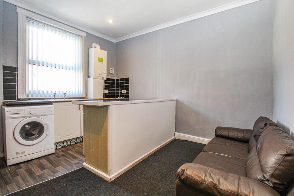 Kelsall Terrace, Hyde Park 2 bed terraced house £850 pcm (£196 pw)