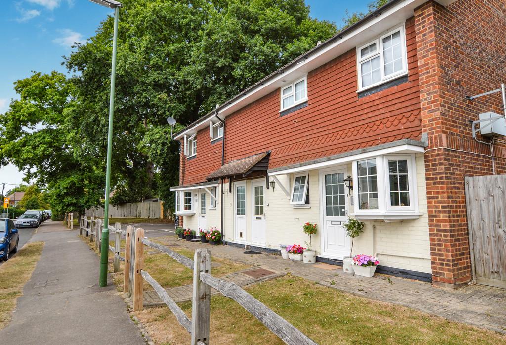 Wickhurst Gardens, Broadbridge Heath 1 bed apartment £215,000