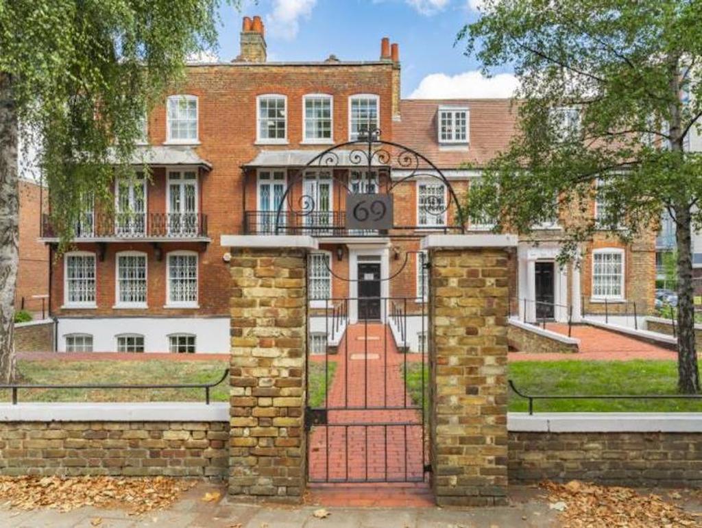 Boston House, 6975, Boston Manor Road, Brentford, TW8 9JQ Office to rent £650 pcm (£150 pw)