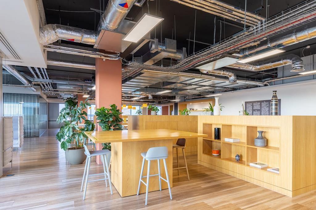 Spaces Park Royal 4395 London UK Business Lounge