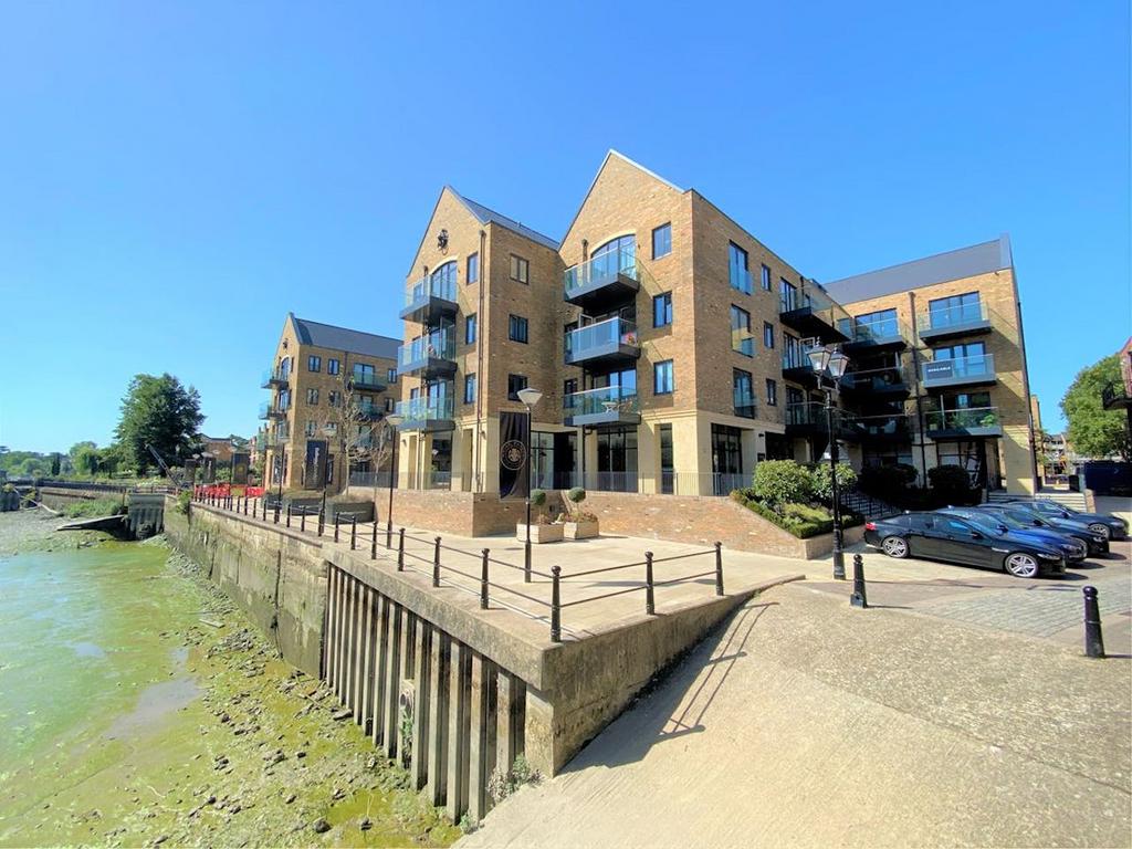 Unit 3 Lion Wharf  Old Isleworth 8 Copy 2.jpg