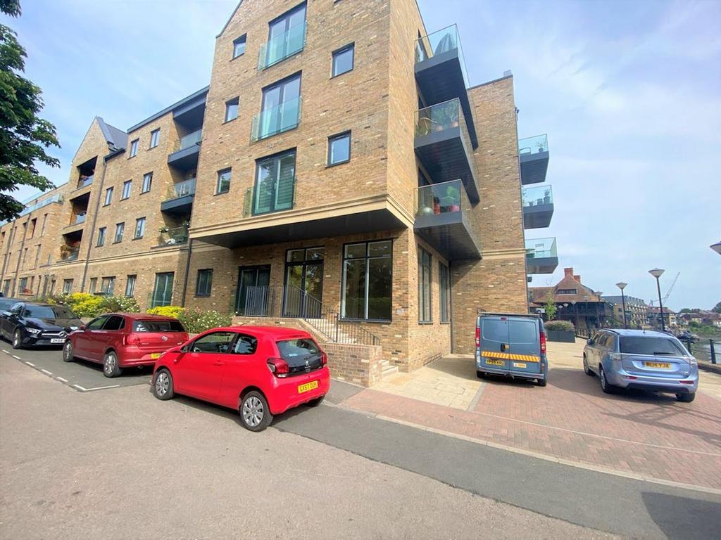 Unit 3 Lion Wharf  Old Isleworth 10 Copy 2.jpg