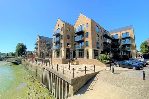 Leisure facility to rent, Unit 1 Lion Wharf, Swan Court, Old Isleworth, TW7 6RJ