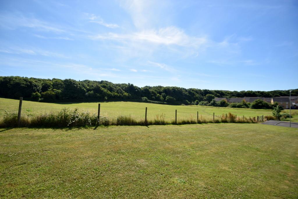 1 Cilgant Y Lein, Pyle, Bridgend... 4 bed detached house £325,000