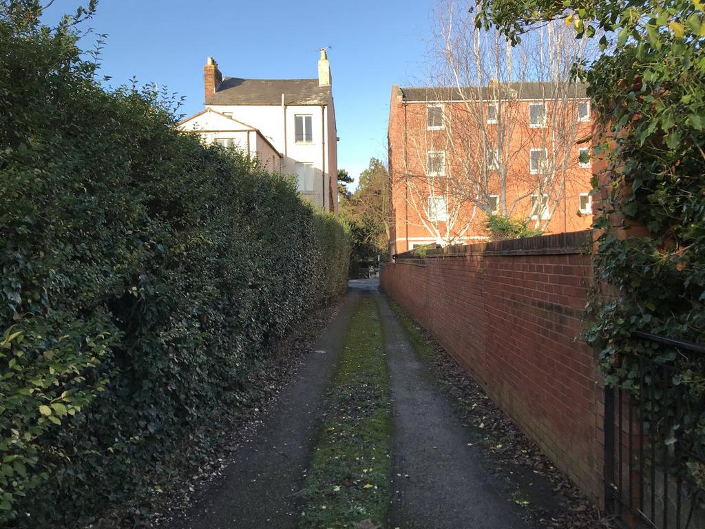Access off London Road.jpg