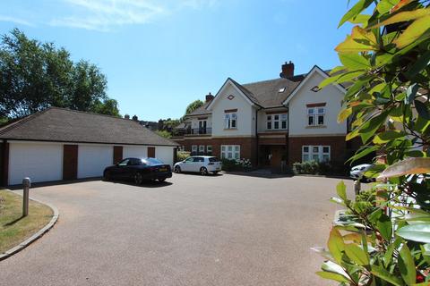Flat 5, Lavington Heath Drive, Walton On The Hill, Tadworth, KT20 7AN