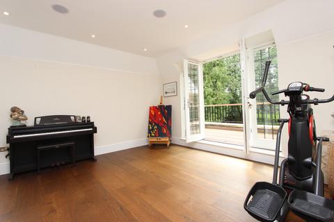 Flat 5, Lavington Heath Drive, Walton On The Hill, Tadworth, KT20 7AN