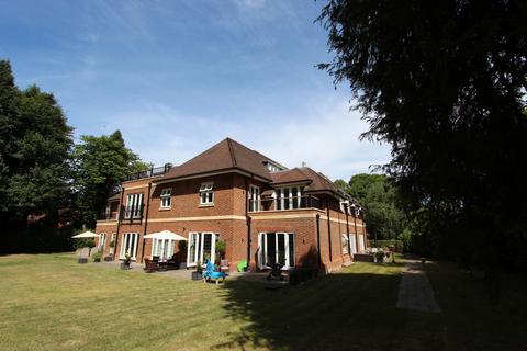 Flat 5, Lavington Heath Drive, Walton On The Hill, Tadworth, KT20 7AN