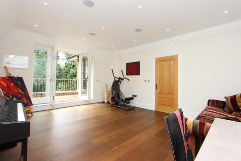 Flat 5, Lavington Heath Drive, Walton On The Hill, Tadworth, KT20 7AN