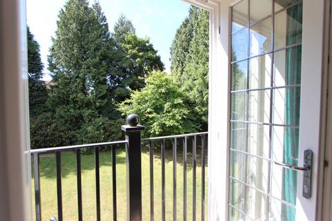 Flat 5, Lavington Heath Drive, Walton On The Hill, Tadworth, KT20 7AN