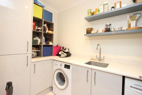 Flat 5, Lavington Heath Drive, Walton On The Hill, Tadworth, KT20 7AN