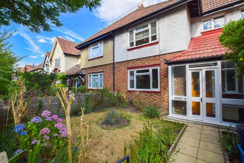 3 bedroom terraced house to rent, 18 Chaucer Avenue