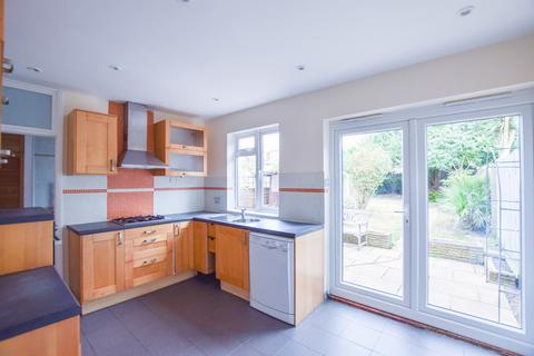 3 bedroom terraced house to rent, 18 Chaucer Avenue