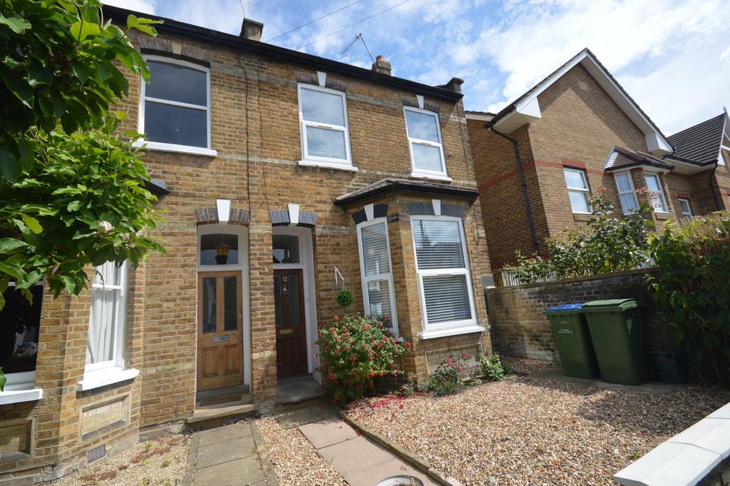 Pemberton Road, East Molesey 3 bed semidetached house £2,500 pcm (£