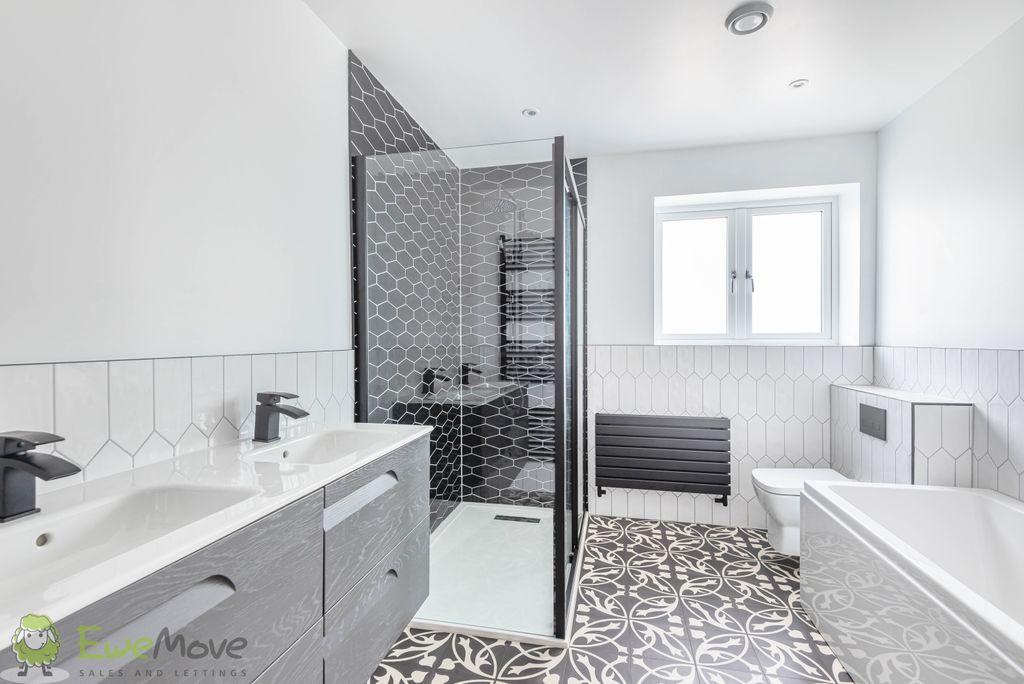 Ensuite to Bed 1