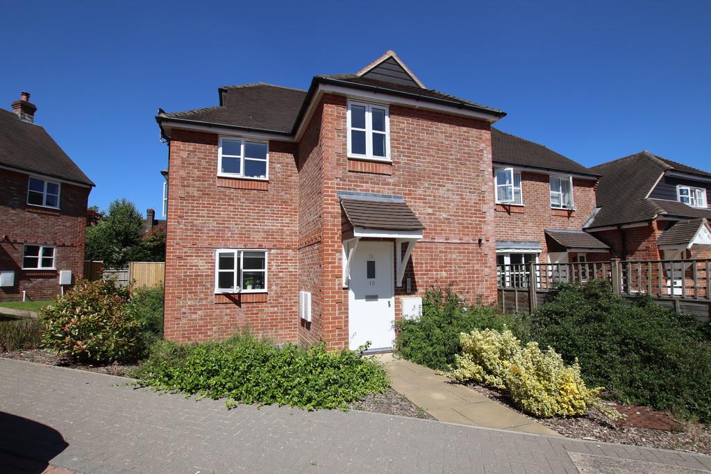 Netherwood Close, Midhurst 1 bed apartment £975 pcm (£225 pw)
