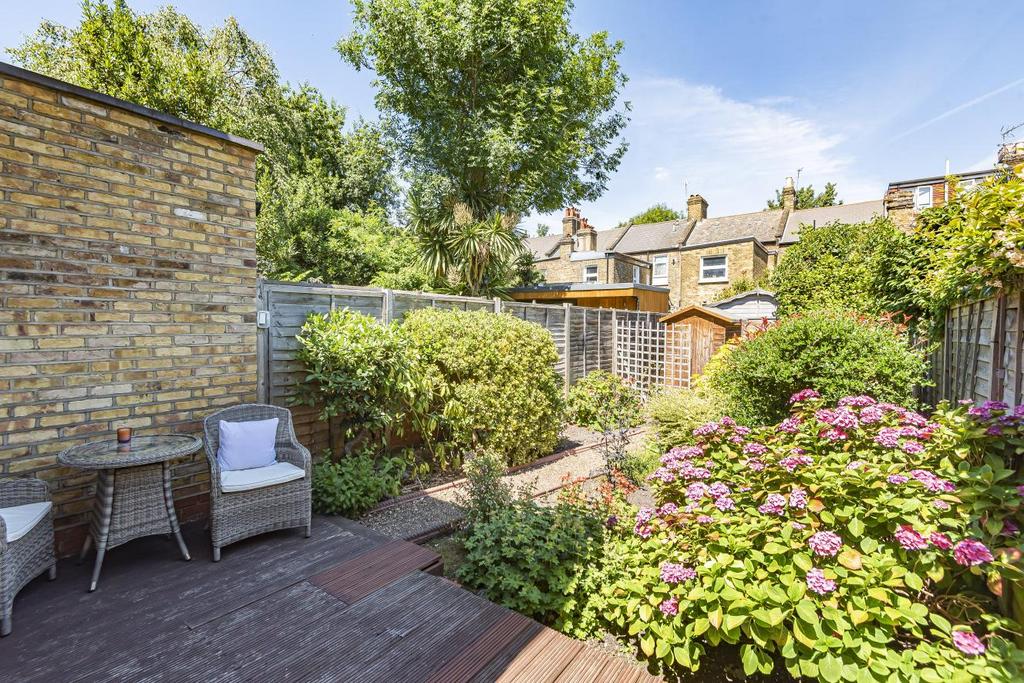 Leythe Road, Acton 3 bed terraced house £895,000